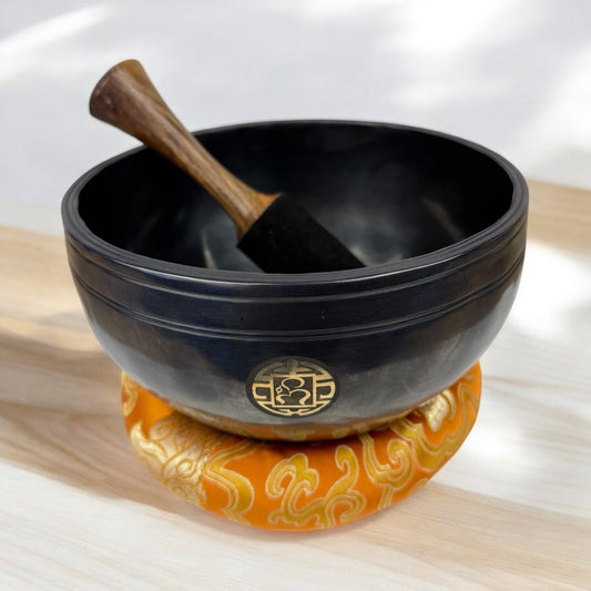 Bol Tibétain Om Sajan Black Edition – Ré – 1159 g – 180mm